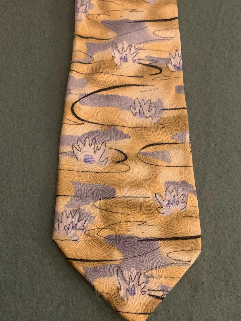 Water Lilie Tie